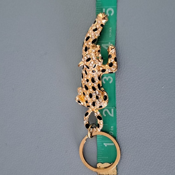 Vegas is Calling! Put your keys on this Vegas Cheetah Key Ring. 5 inches - Picture 4 of 5